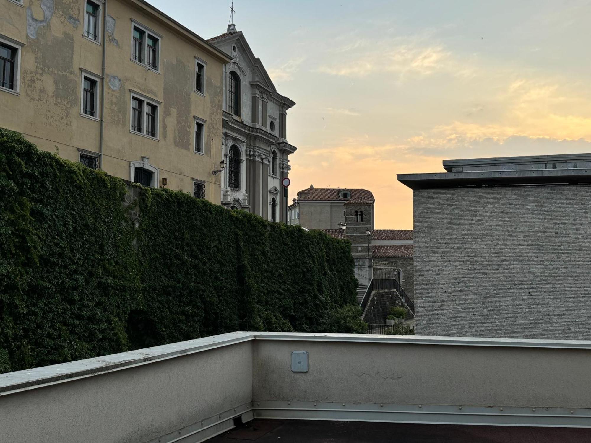Teatro Romano Suites Trieste Exteriör bild